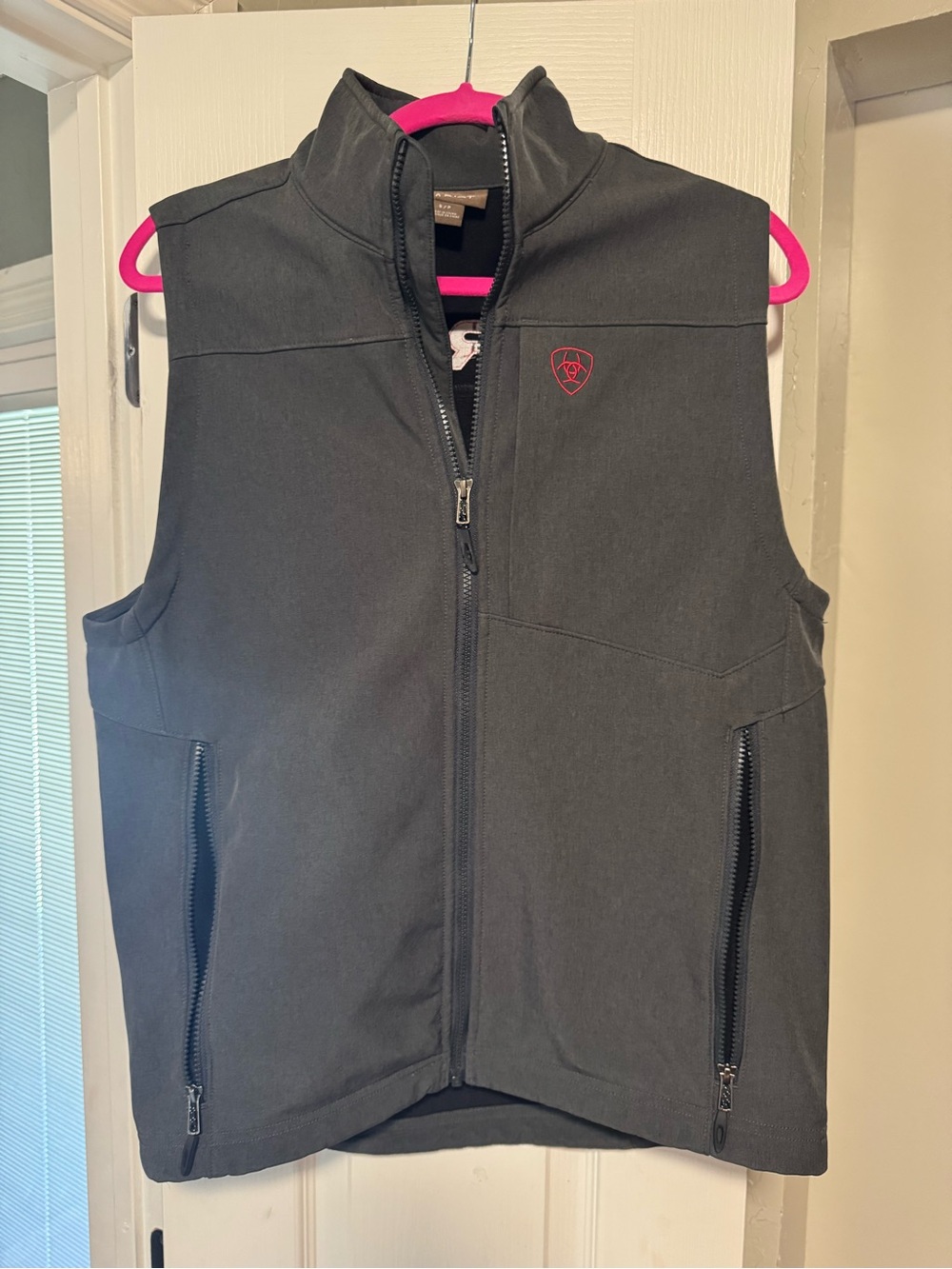 Ariat men’s soft shell vest/size small/like new